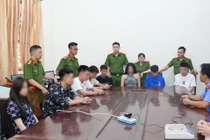 Bắt nhóm đối tượng mở tiệc ma túy trong phòng hát karaoke ở Nghệ An