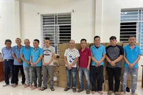 Bắt nhóm nhân viên cấu kết, trộm hàng chục tấn sáp của công ty