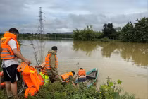 Kịp thời ứng cứu người đàn ông bị lật thuyền ở Đà Nẵng