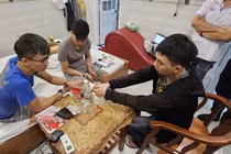 Bắt giam 3 đối tượng rủ nhau chơi ma túy trong khách sạn