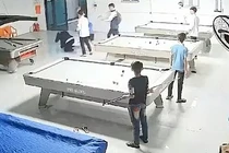 Nam sinh ở Nghệ An bị đánh hội đồng tại quán bida phải nhập viện cấp cứu