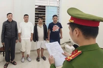 Nợ 100.000 tệ để đánh bạc, người đàn ông ngoại quốc bị 'giam lỏng' 