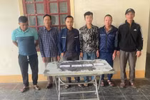 Khởi tố 6 đối tượng ở Nghệ An rủ nhau đánh bạc để "giết thời gian"