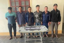 Khởi tố 6 đối tượng ở Nghệ An rủ nhau đánh bạc để "giết thời gian"
