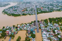 Lũ vượt mức lịch sử, nhiều nơi ở Khánh Hòa chìm trong biển nước