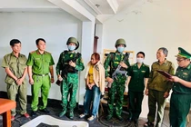 Bắt người phụ nữ giấu “hàng trắng” trong túi áo ở Đà Nẵng