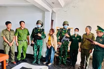 Bắt người phụ nữ giấu “hàng trắng” trong túi áo ở Đà Nẵng