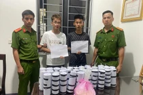 Bắt giữ 2 đối tượng tự chế và mua bán pháo nổ trái phép ở Nghệ An