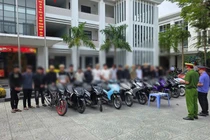 Khởi tố nhóm thanh thiếu niên mang dao 'diễu hành' đêm mùng 1 Tết