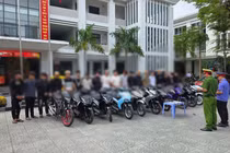 Khởi tố nhóm thanh thiếu niên mang dao 'diễu hành' đêm mùng 1 Tết