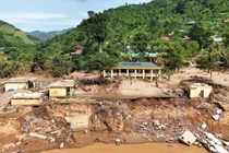 Nhiều trường học tan hoang sau lũ, Nghệ An nỗ lực khắc phục kịp đón năm học mới