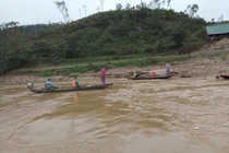 Tìm thấy thi thể người đàn ông bị lật thuyền đánh cá trên sông Lam