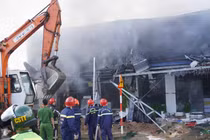 Cửa hàng vật liệu xây dựng ở Đà Nẵng bốc cháy dữ dội, thiêu rụi tài sản