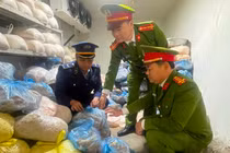 Nghệ An tiêu hủy hơn 2 tấn thực phẩm bẩn trước Tết