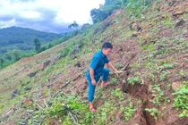  Phát hiện vết nứt dài 100m trên sườn núi ở Nghệ An