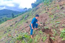  Phát hiện vết nứt dài 100m trên sườn núi ở Nghệ An