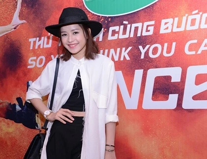 Hotgirl Chipu mặc áo rách rưới đi dự sự kiện