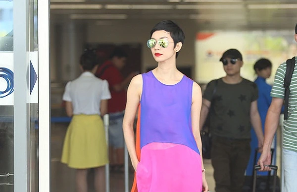 “Gái một con” Xuân Lan nổi bật với thời trang color block