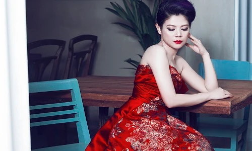 Búp bê Thanh Thảo đẹp kiêu kỳ với váy dạ hội