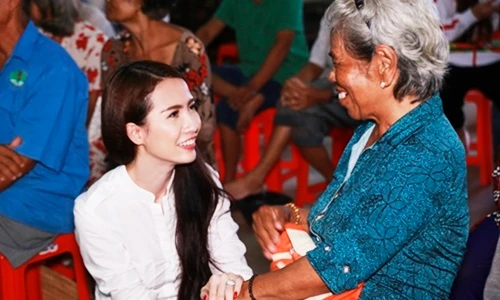 Mơ Phan mừng sinh nhật thứ 26 cùng người nghèo