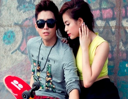 Hoàng Thùy Linh quyến rũ chết người bên dàn trai trẻ