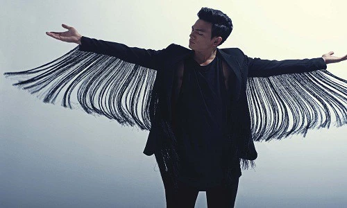 Lê Xuân Tiền đầy nam tính khi diện mốt tua rua