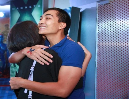 Khương Ngọc bất ngờ ôm chặt “tình cũ” ngày tái hợp