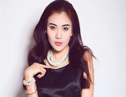 Á khôi Tăng Huỳnh Như cá tính với đen và trắng