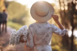 Vợ lấy hết tiền mừng cưới cho người yêu cũ chữa bệnh