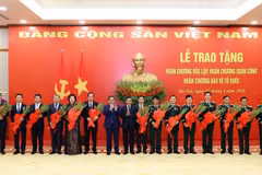 GS.VS. Châu Văn Minh được trao tặng Huân chương Độc lập