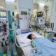 Bé 4 tuổi sốc sốt xuất huyết nguy kịch sau vài lần nôn ói