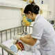 Uống mật ong, cứa dao lam "giải bệnh”, trẻ sơ sinh nguy kịch