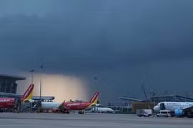 Nguyên nhân hàng chục chuyến bay đến Nội Bài bay vòng chờ, chuyển hướng