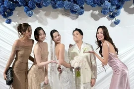 Sao Việt mặc gợi cảm, chúc mừng Á hậu Hương Ly lên xe hoa