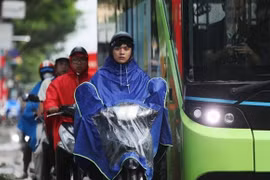 Tách làn đường Hà Nội, ô tô được chiếm 2 làn, xe máy đi đâu?