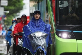 Tách làn đường Hà Nội, ô tô được chiếm 2 làn, xe máy đi đâu?