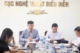 Hoan nghênh TP HCM hạn chế ca sĩ lệch chuẩn biểu diễn