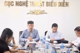 Hoan nghênh TP HCM hạn chế ca sĩ lệch chuẩn biểu diễn