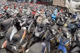 Cấm xe máy xăng ở Hà Nội, hàng triệu phương tiện về đâu?