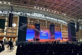 Toàn cảnh ồn ào của đêm nhạc ‘Về đây bốn cánh chim trời’