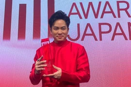 Tùng Dương nhận giải International Special Awards ở Nhật