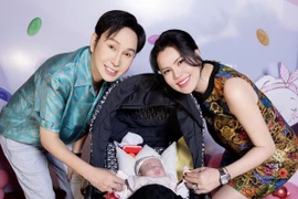 Phương Lê khoe Vũ Luân kiên nhẫn chăm con gái nhỏ