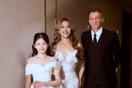 Chồng ngoại quốc tháp tùng Phương Vy Idol và con gái dự sự kiện