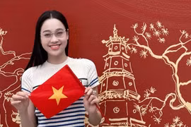 Hoa hậu Mỹ Linh gây chú ý khi tập luyện cho lễ diễu binh 