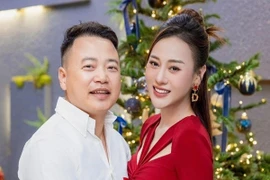 Shark Bình yêu đương ồn ào, chiều chuộng Phương Oanh hết mức