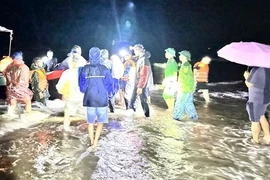 Tàu câu mực chở 30 khách bị chìm ở biển Thiên Cầm hoạt động tự phát