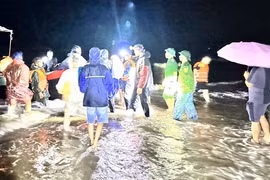 Tàu câu mực chở 30 khách bị chìm ở biển Thiên Cầm hoạt động tự phát