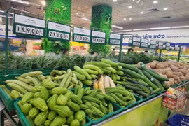 Siêu thị dự trữ hàng tăng gấp 3 lần trước bão Wipha