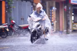 Thời tiết ngày 18/8: Áp thấp nhiệt đới vào vịnh Bắc Bộ, mưa lớn kéo dài