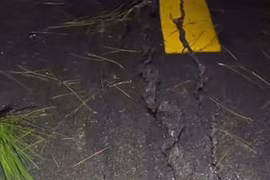 Xuất hiện vết nứt dài 10m giữa đèo D'Ran ở Lâm Đồng